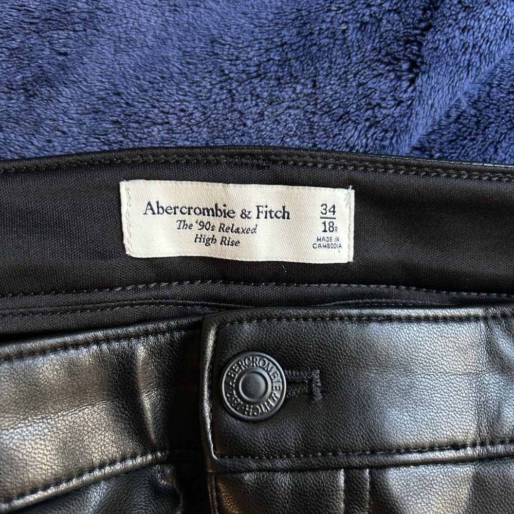 Abercrombie & Fitch High Rise Black Jeans with Sleek Finish